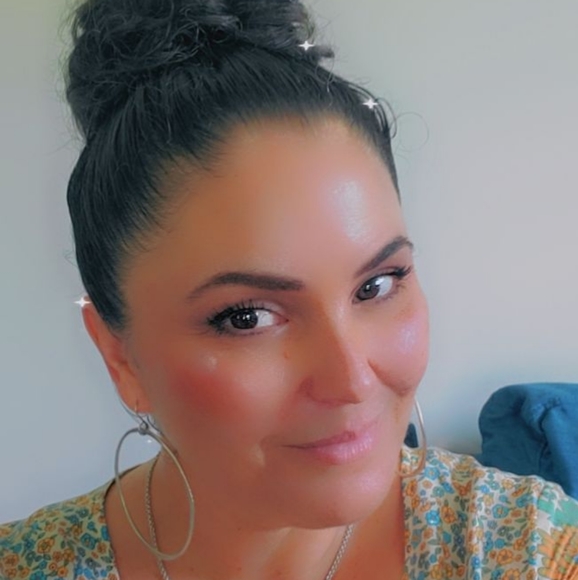 Meet your Posh Ambassador, MacKenzie! - Picture 4 of 15